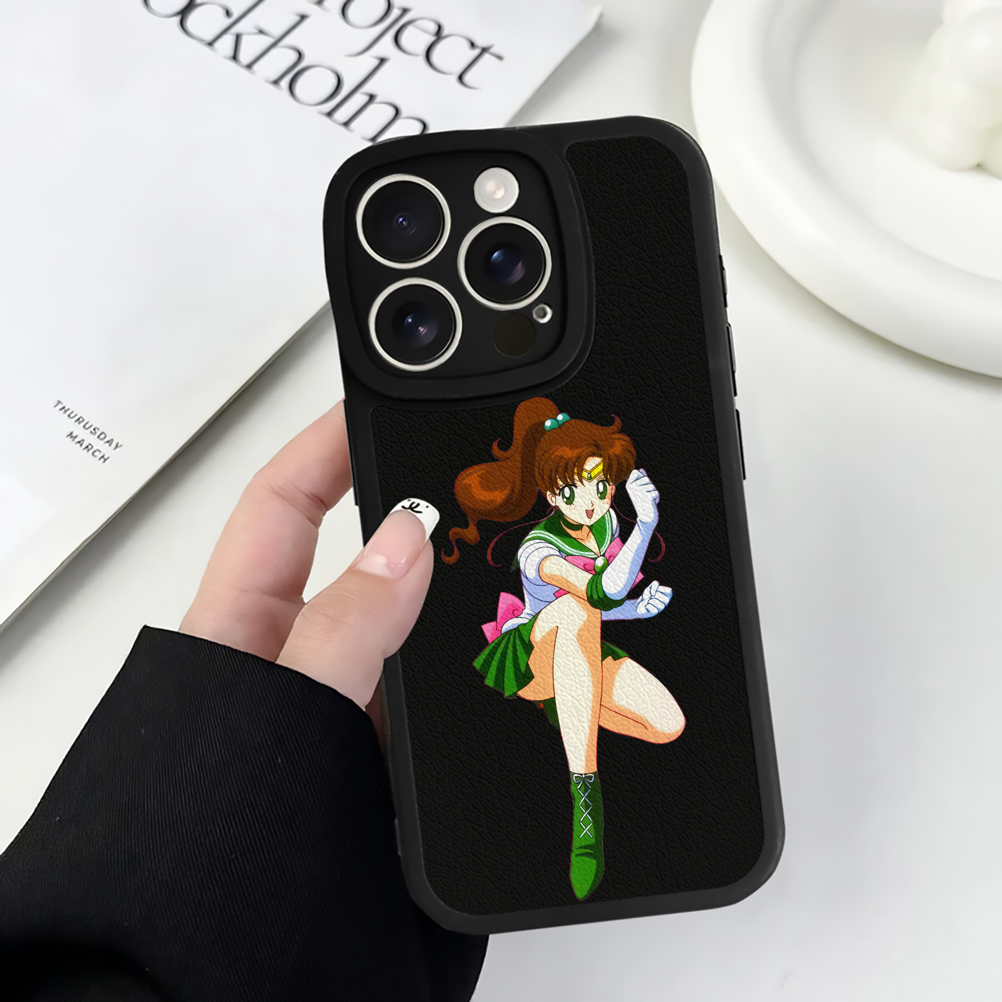 （画像用） 美少女戦士セーラームーン 木野 まこと きの まこと Sailor Moon Kino Makoto （セーラージュピター；Sailor Jupiter） 【iPhone 16シリーズ対応】シリコンスマホケース（レザー調） 材質：シリコン